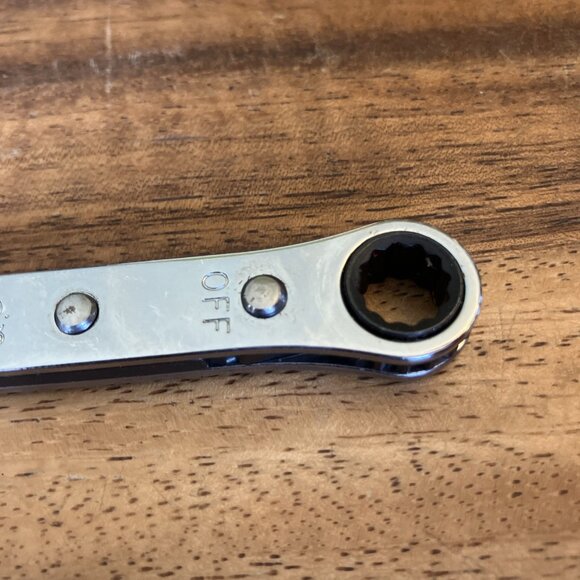Snap-On R810A Canada 1/4” - 3/16” Ratcheting Box End Wrench 12 Point - Picture 9 of 9
